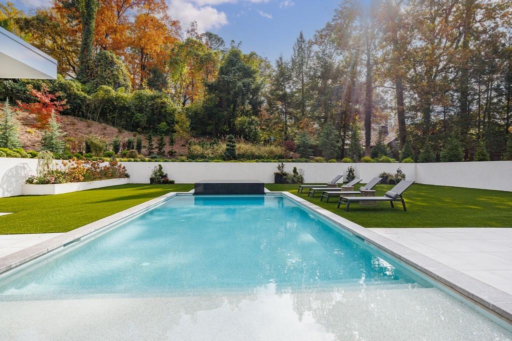 380 W Wesley Road NW