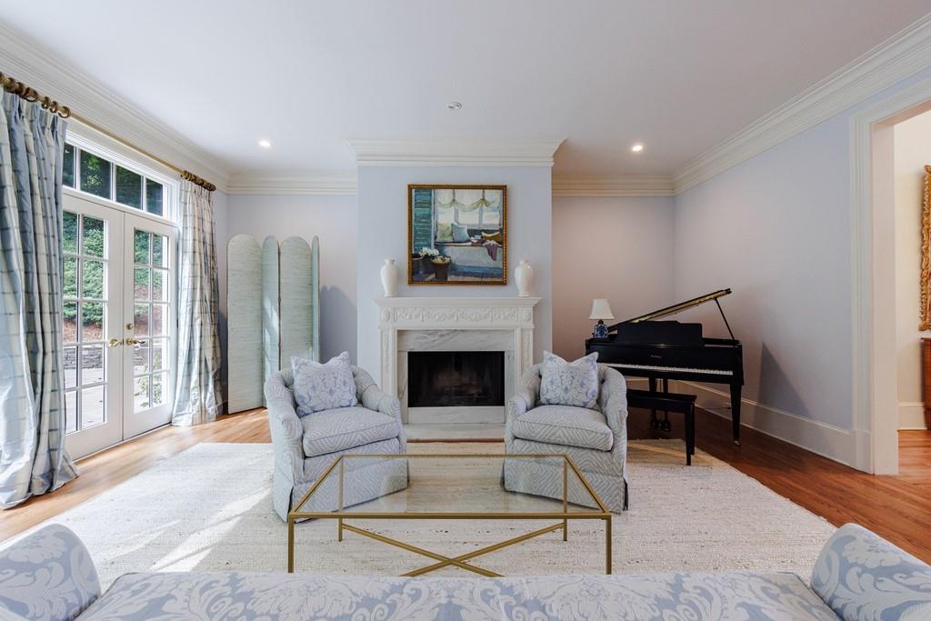 25 Asheworth Court NW