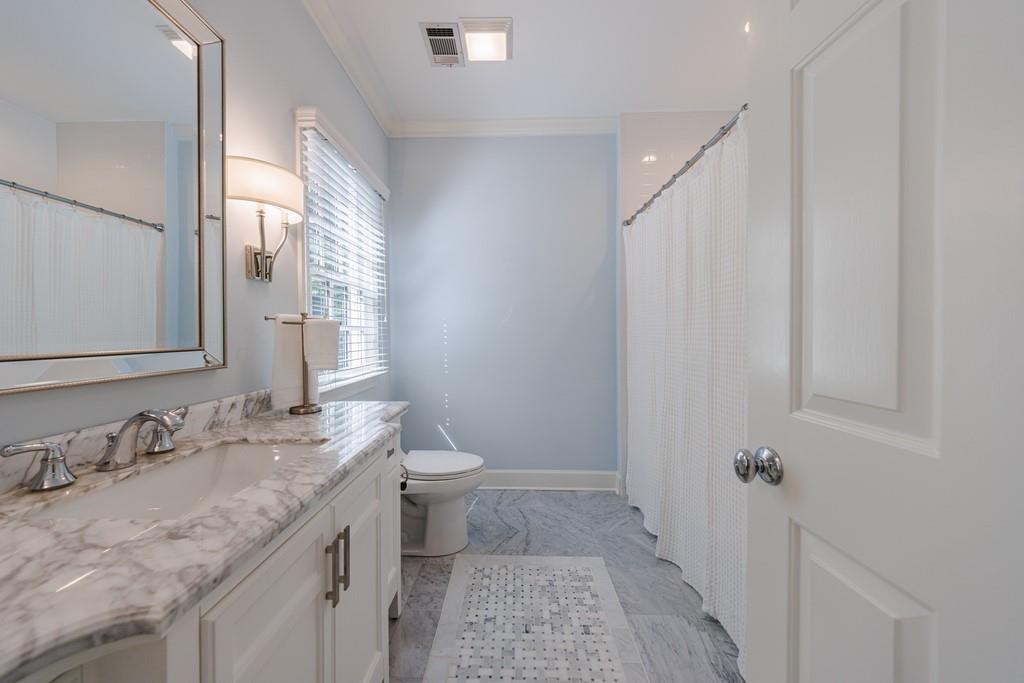 25 Asheworth Court NW