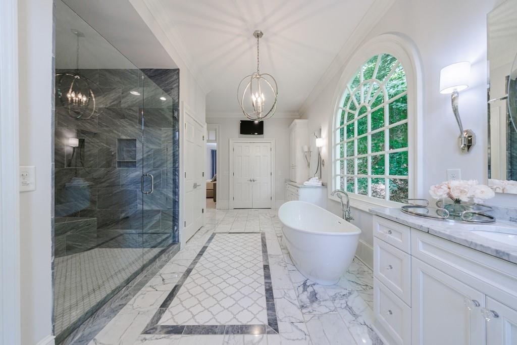 25 Asheworth Court NW