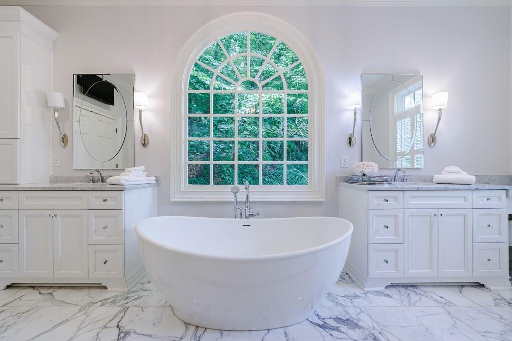 25 Asheworth Court NW