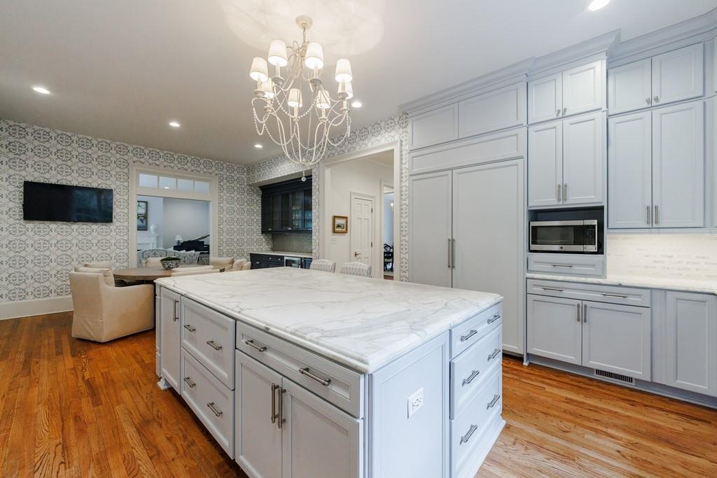 25 Asheworth Court NW