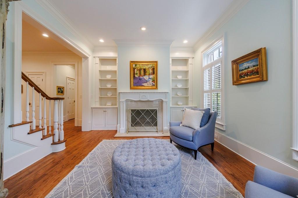 25 Asheworth Court NW