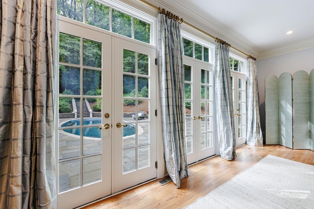 25 Asheworth Court NW