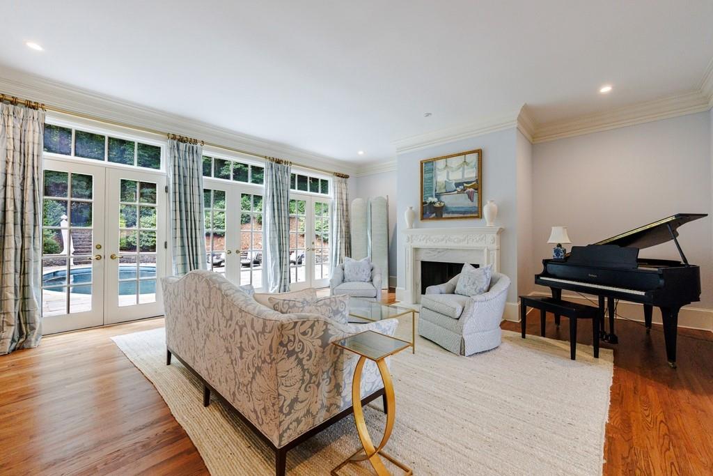 25 Asheworth Court NW