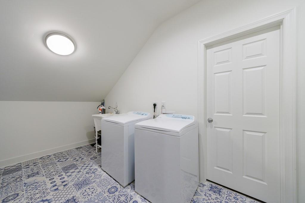 25 Asheworth Court NW