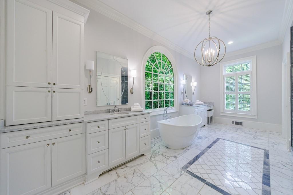 25 Asheworth Court NW