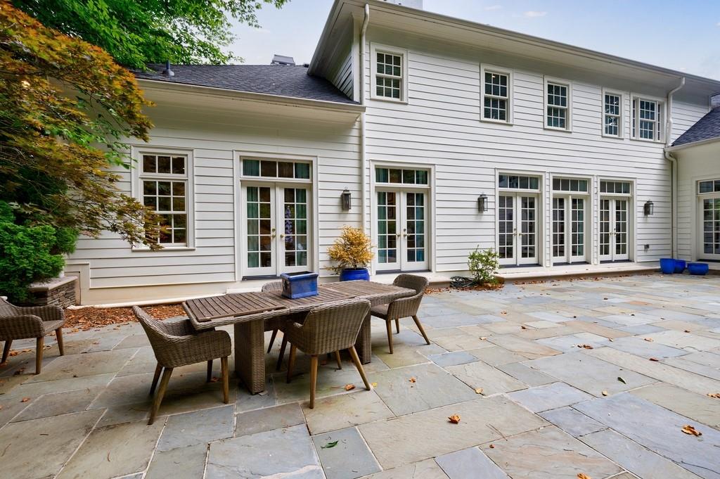 25 Asheworth Court NW