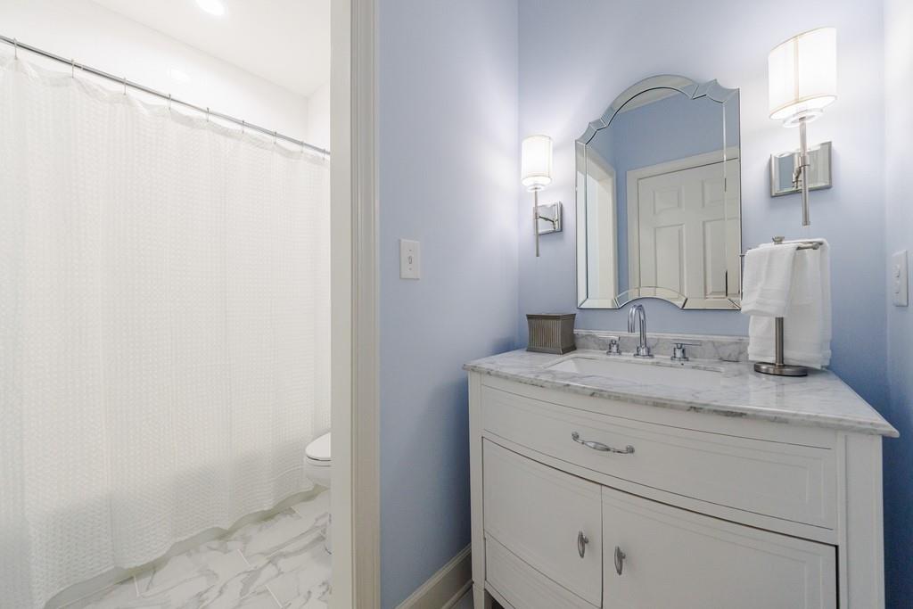 25 Asheworth Court NW