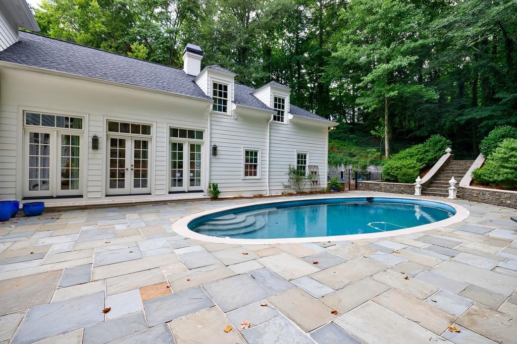 25 Asheworth Court NW