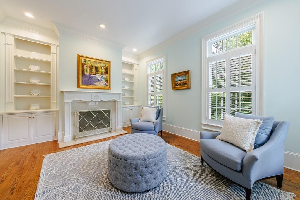 25 Asheworth Court NW