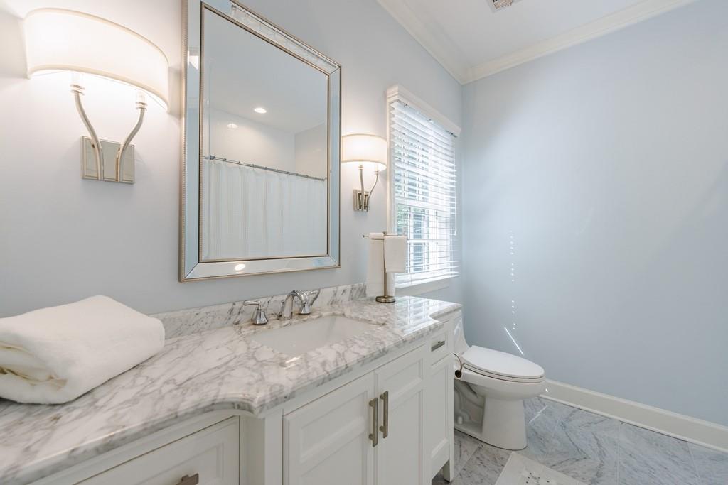 25 Asheworth Court NW