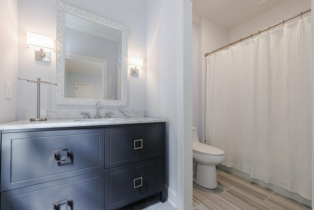 25 Asheworth Court NW