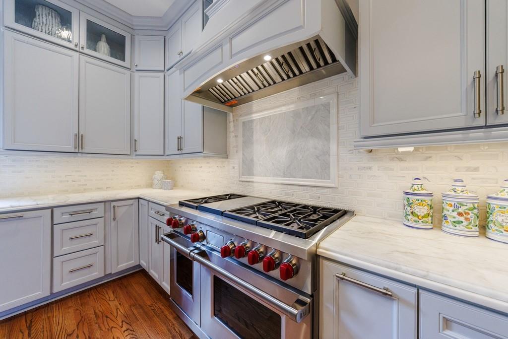 25 Asheworth Court NW