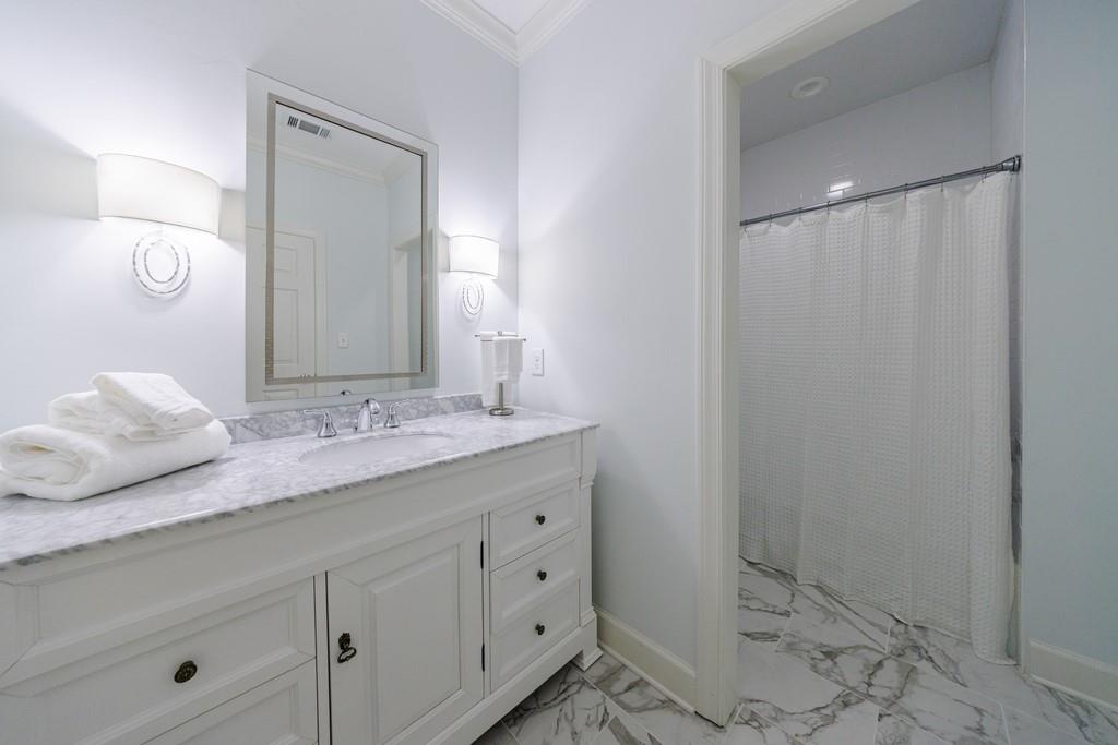 25 Asheworth Court NW