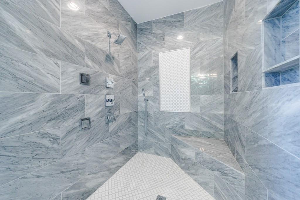 25 Asheworth Court NW