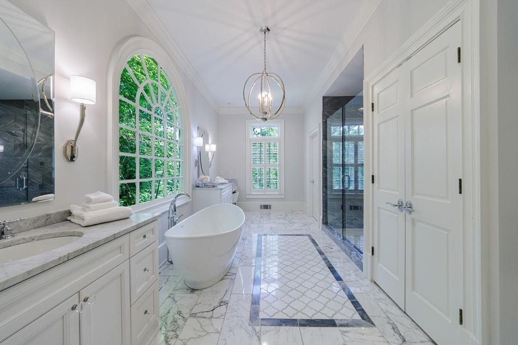 25 Asheworth Court NW