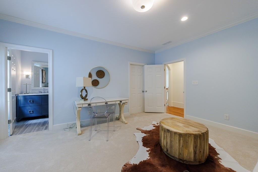 25 Asheworth Court NW