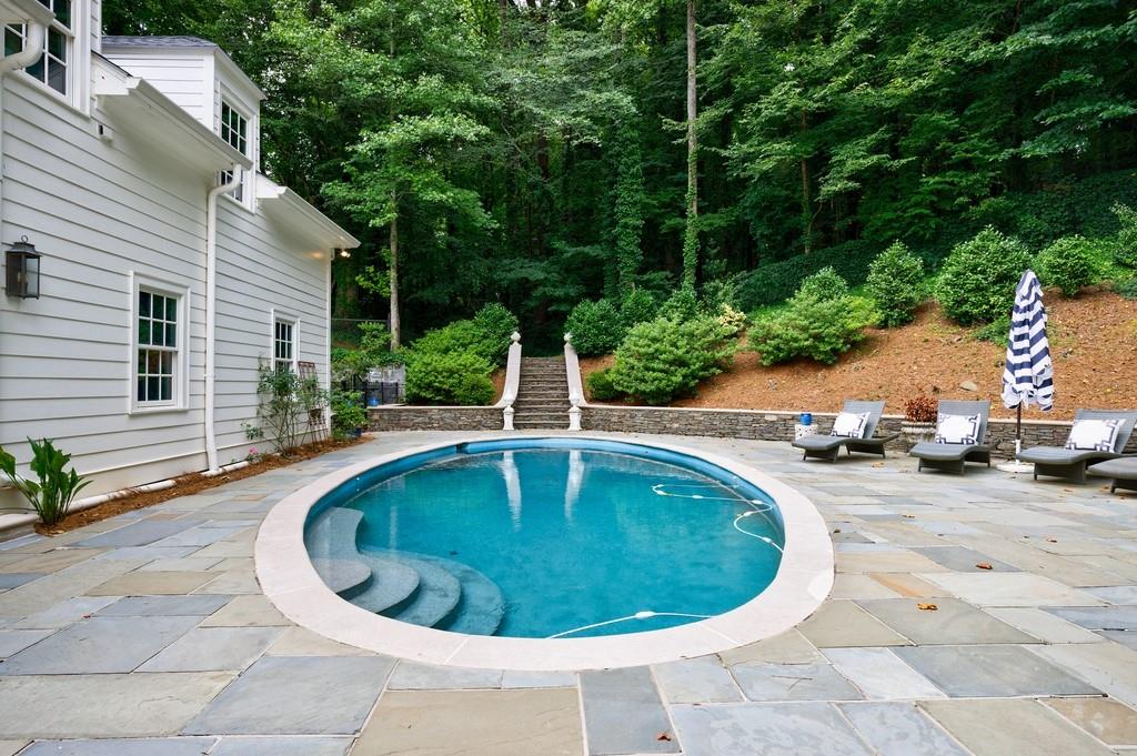 25 Asheworth Court NW