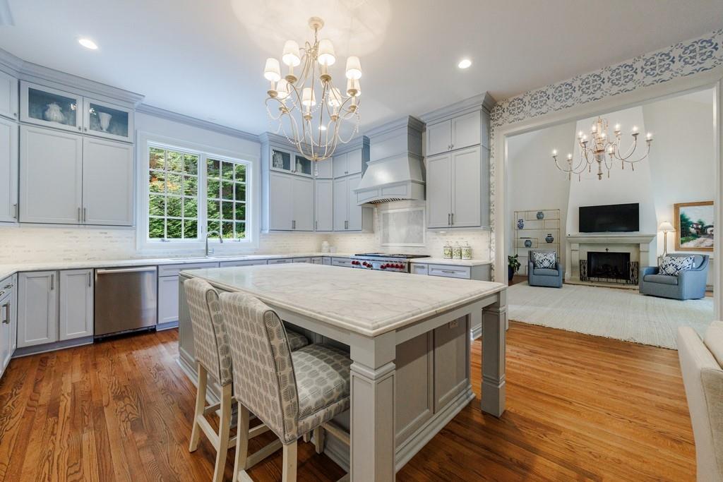 25 Asheworth Court NW