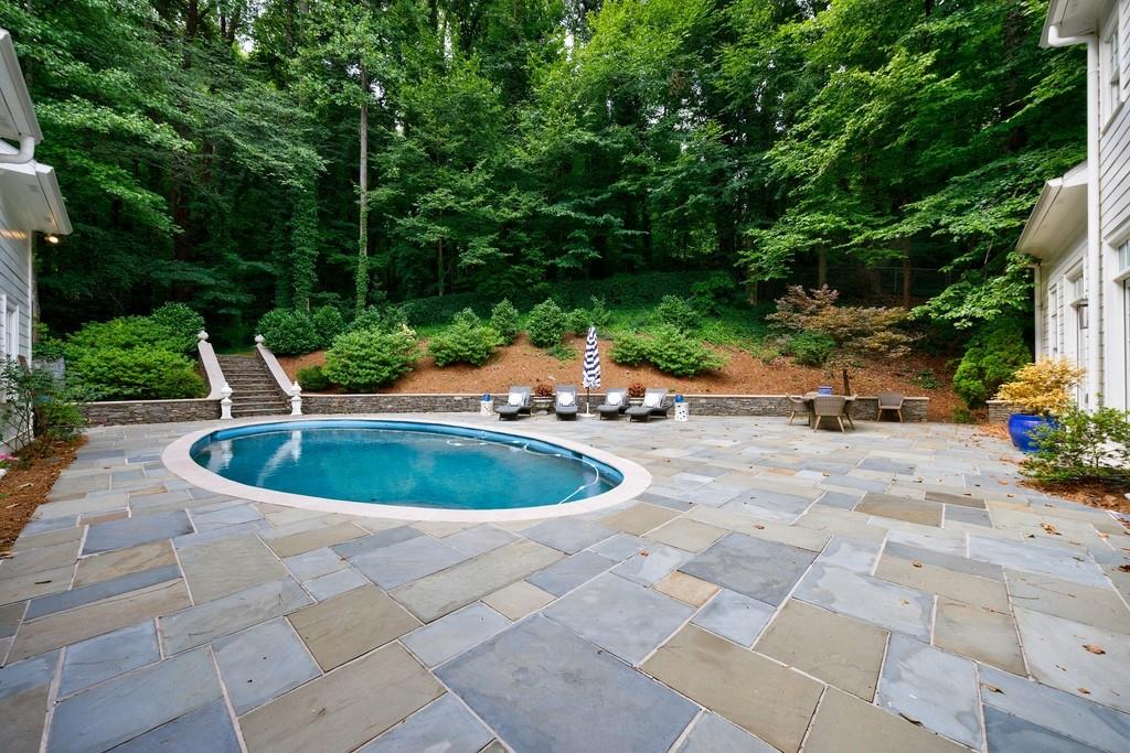 25 Asheworth Court NW