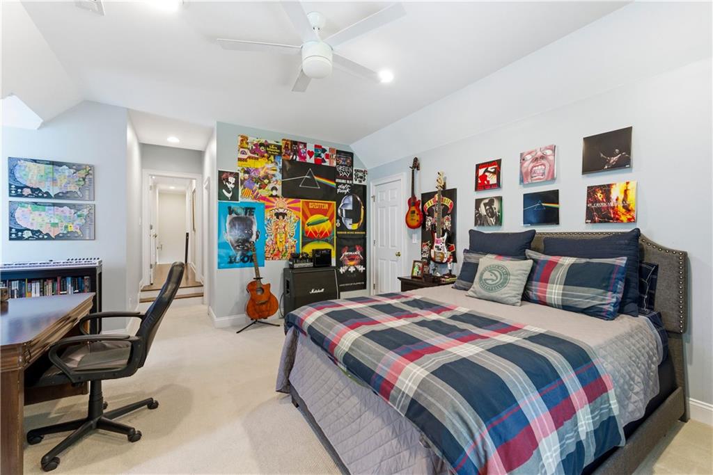 633 Longwood Drive NW