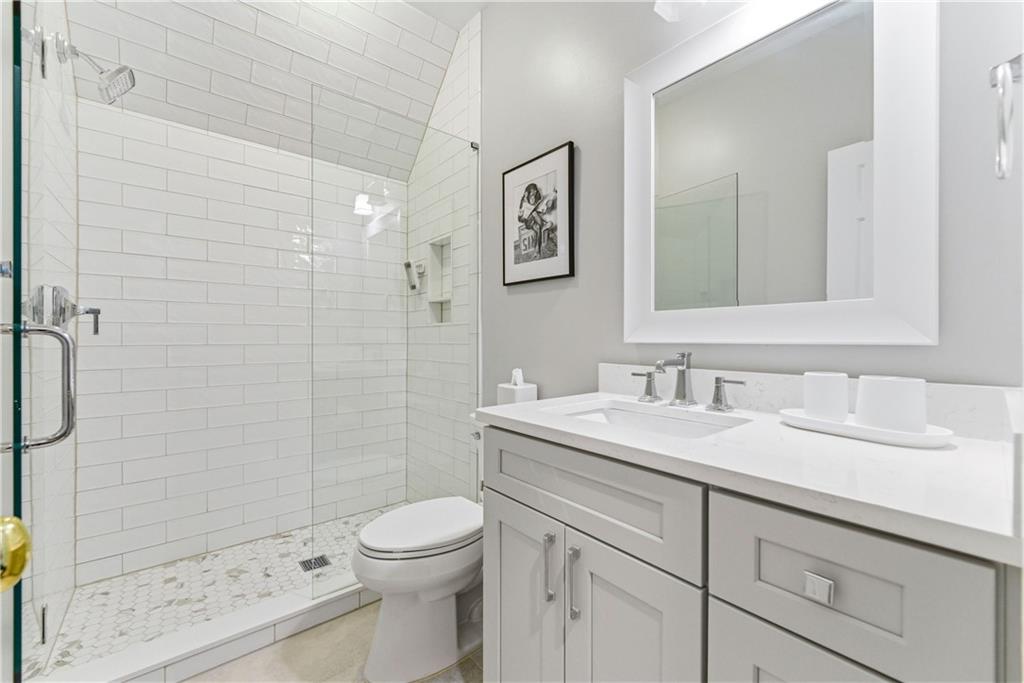 633 Longwood Drive NW