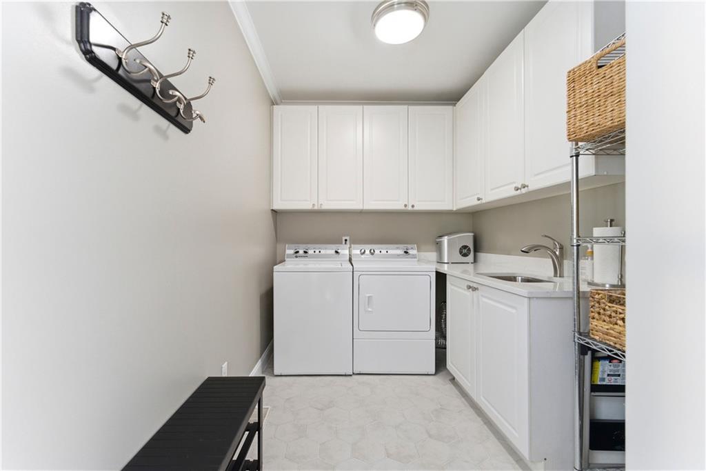 633 Longwood Drive NW