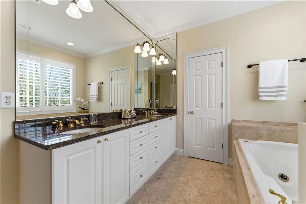 633 Longwood Drive NW