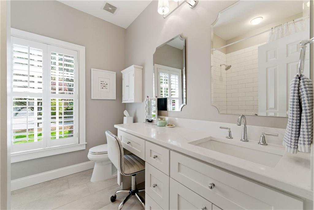 633 Longwood Drive NW