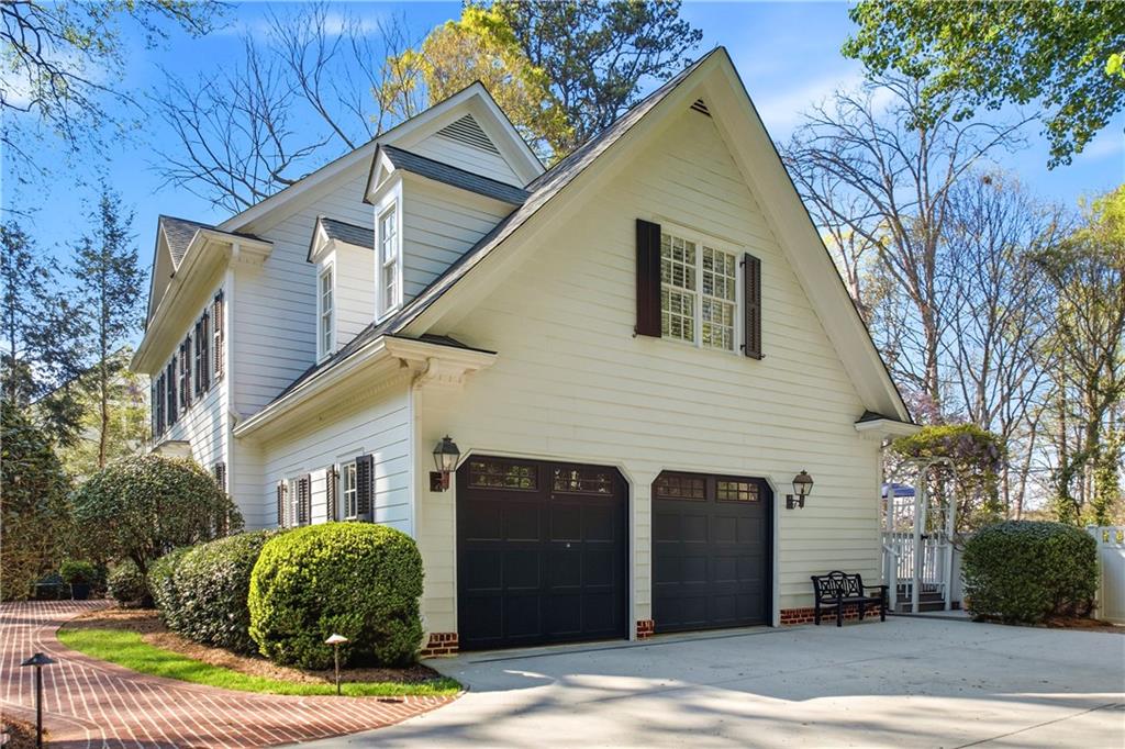 633 Longwood Drive NW