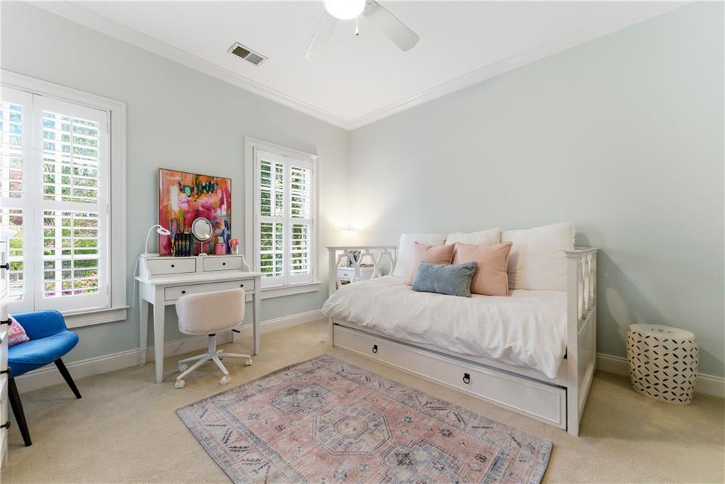 633 Longwood Drive NW