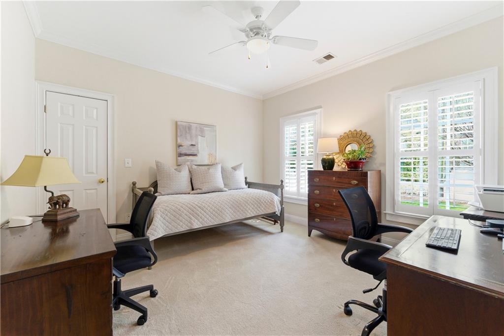 633 Longwood Drive NW