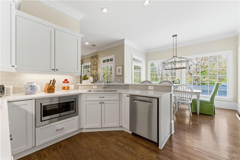 633 Longwood Drive NW