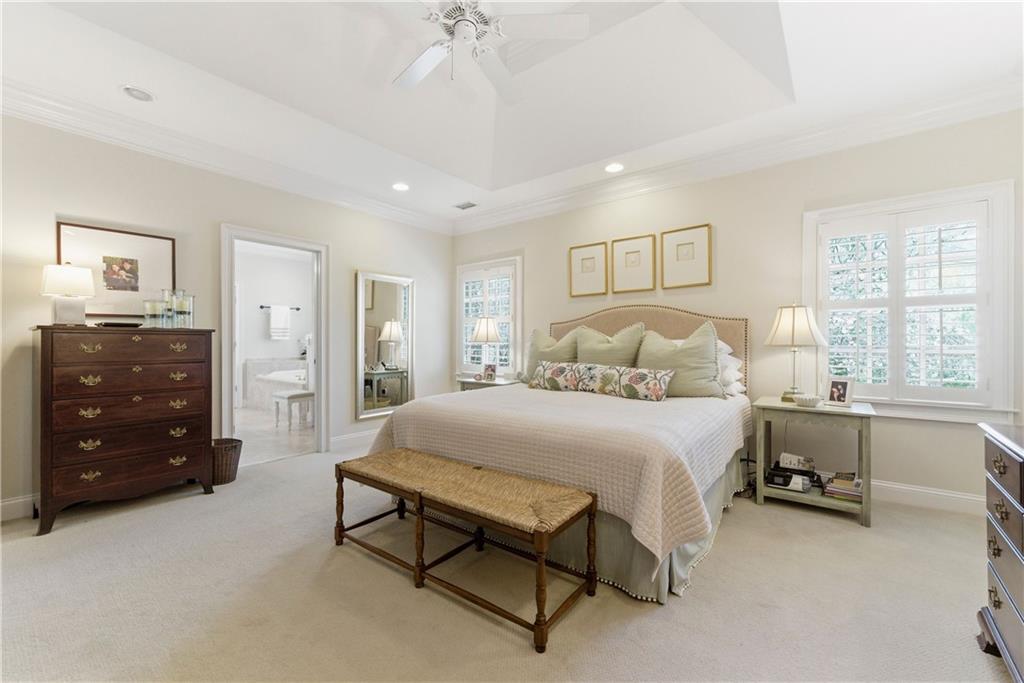 633 Longwood Drive NW