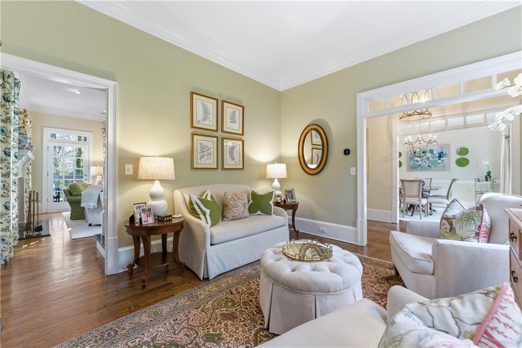 633 Longwood Drive NW