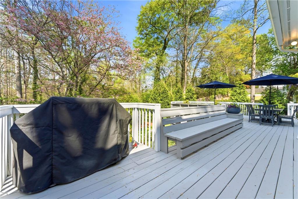 633 Longwood Drive NW