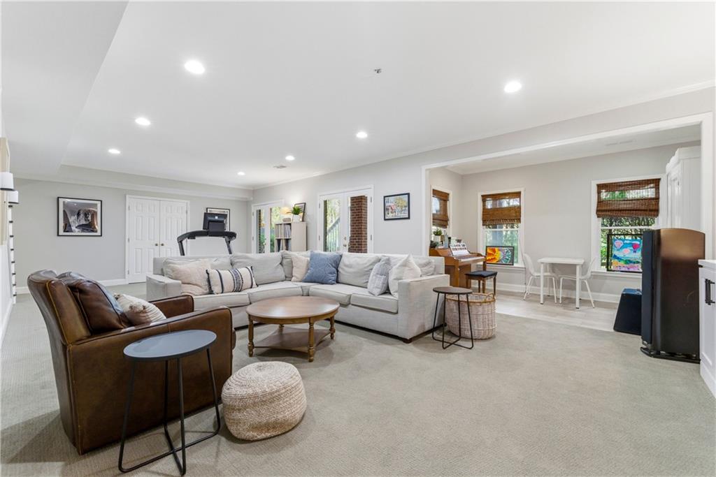 633 Longwood Drive NW