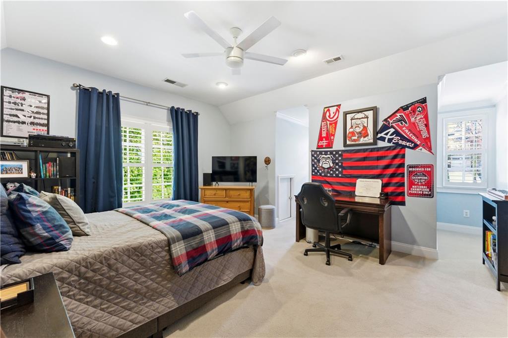 633 Longwood Drive NW