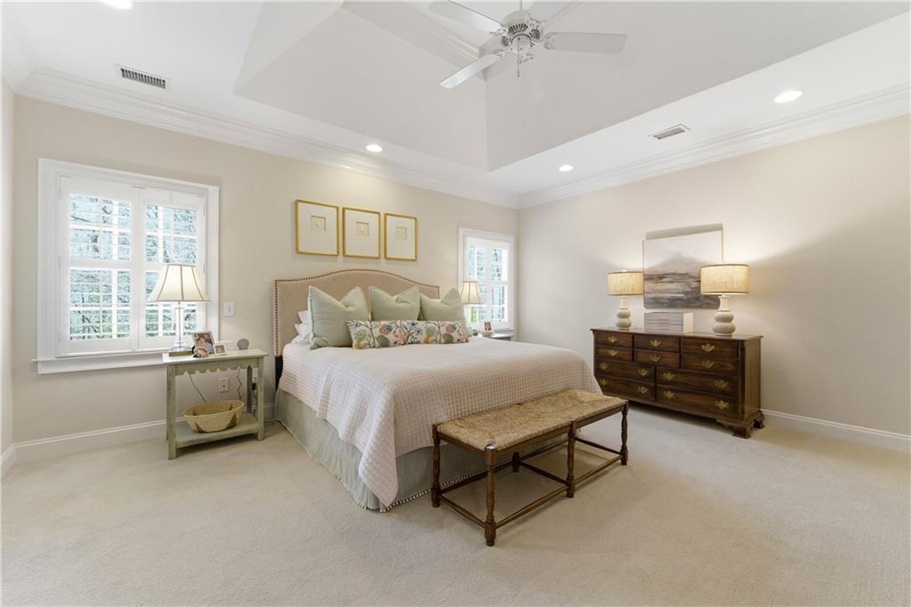 633 Longwood Drive NW