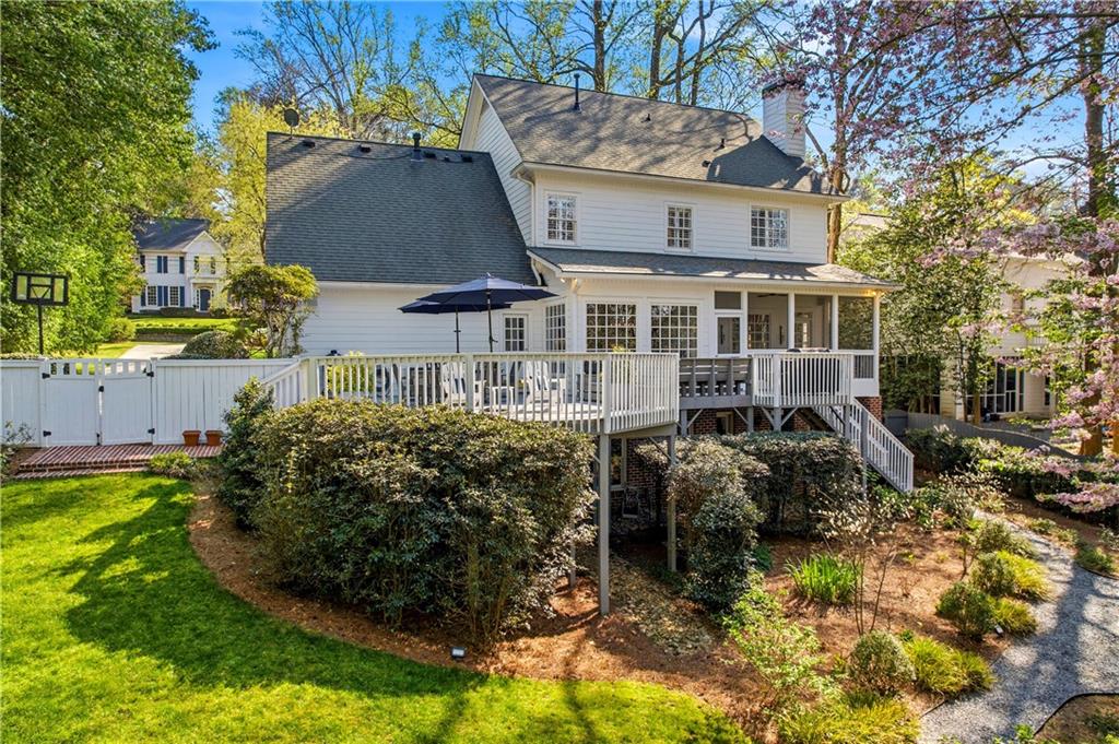 633 Longwood Drive NW