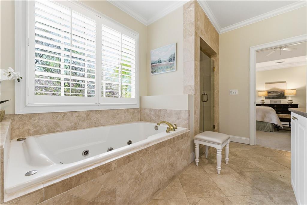 633 Longwood Drive NW