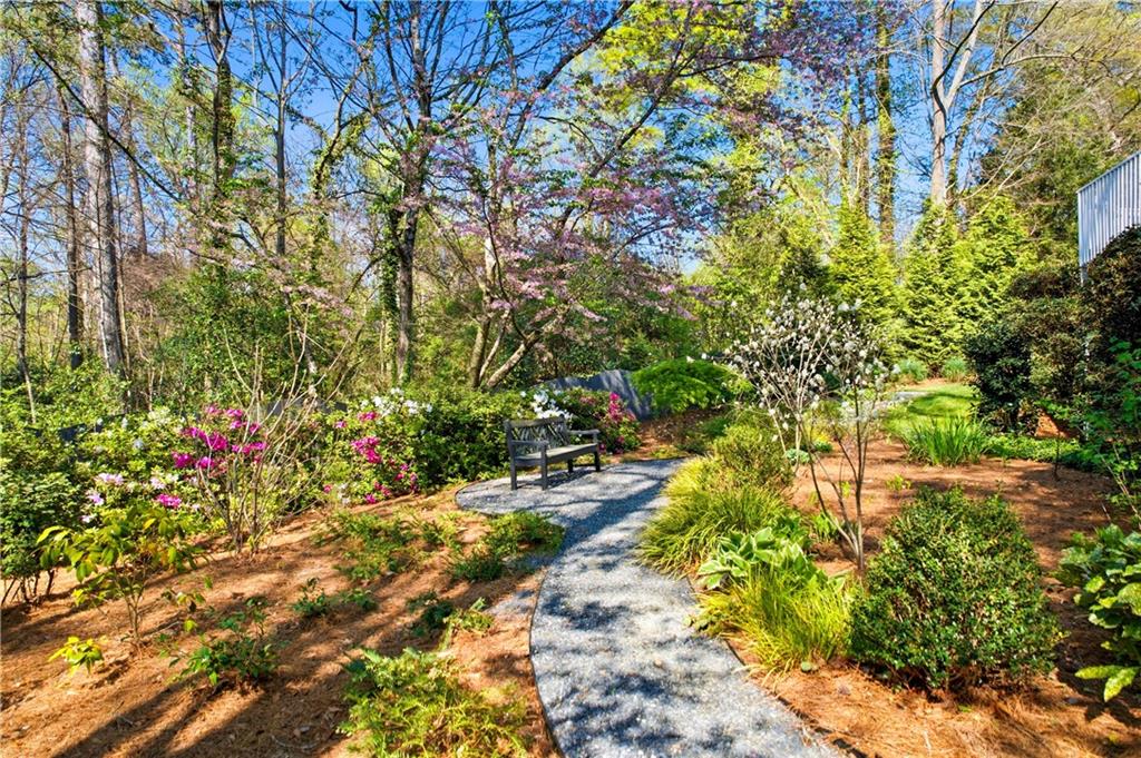 633 Longwood Drive NW