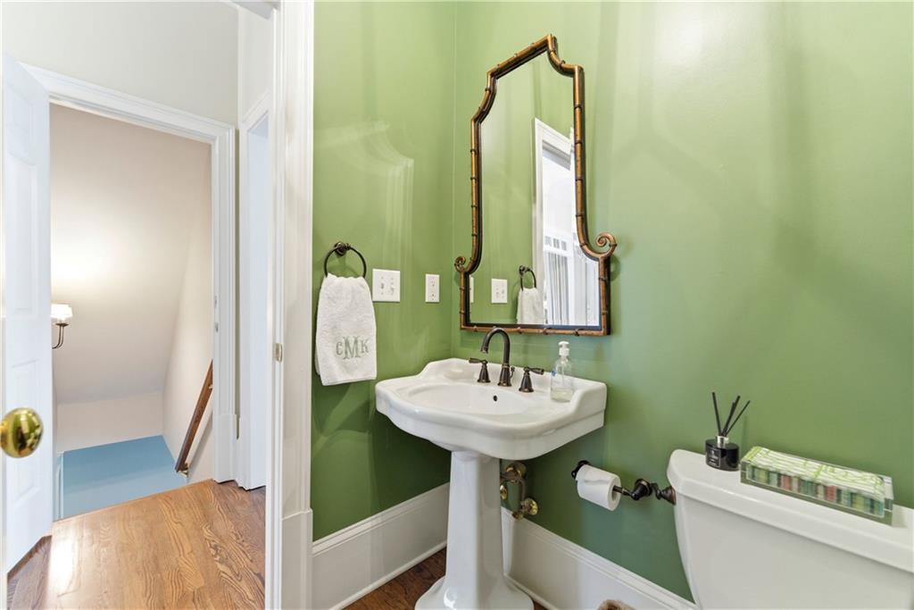 633 Longwood Drive NW