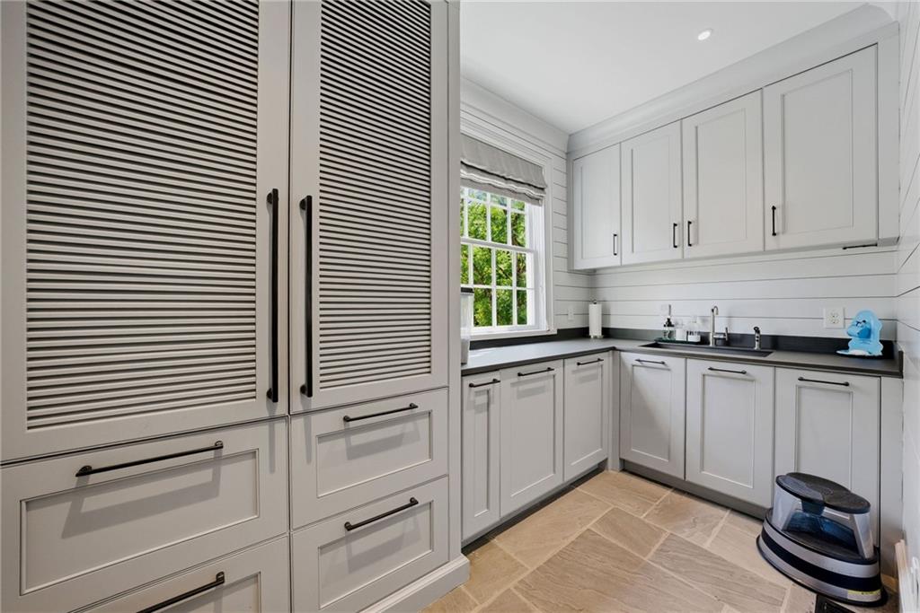 2820 Normandy Drive NW