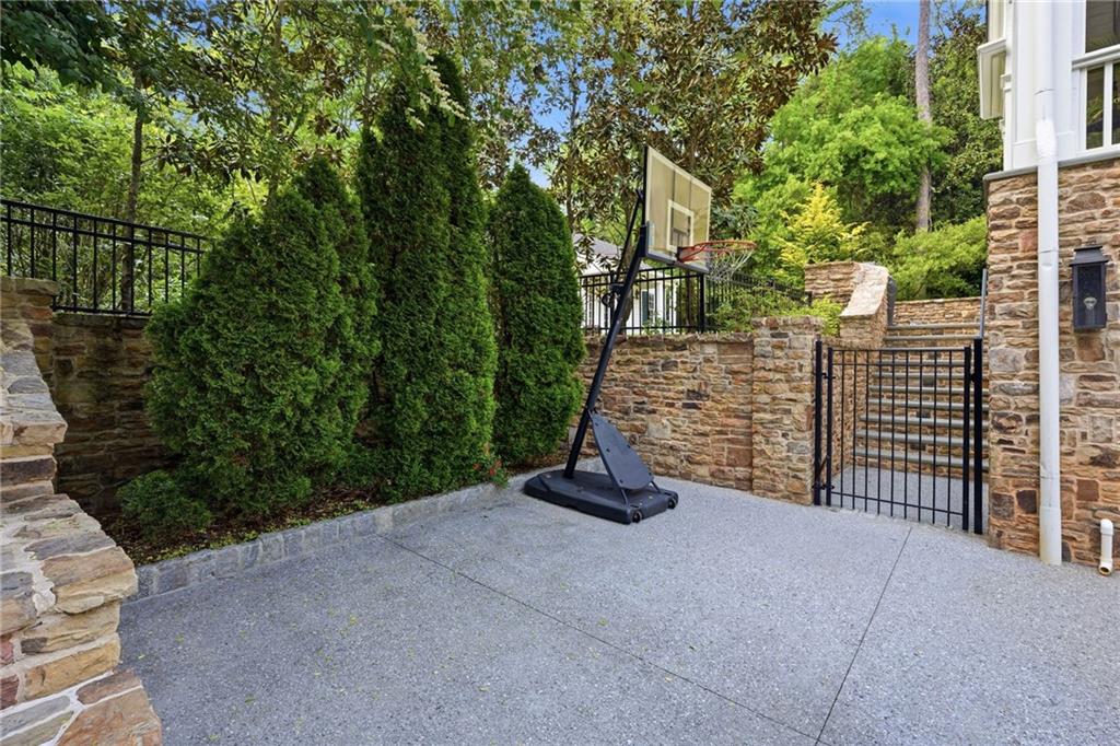 2820 Normandy Drive NW