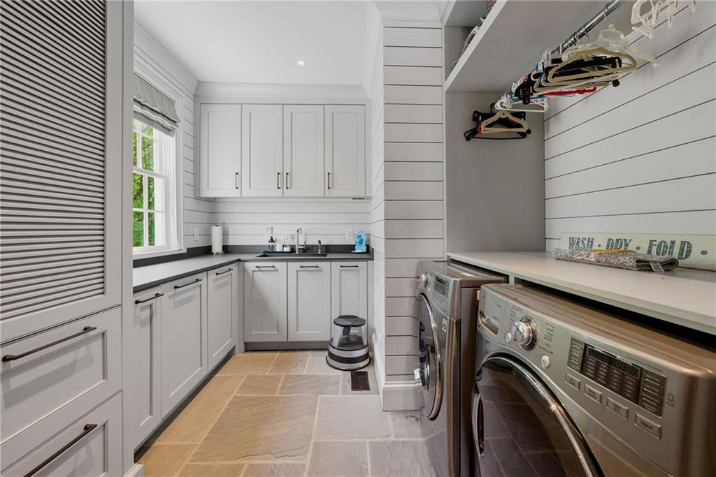 2820 Normandy Drive NW