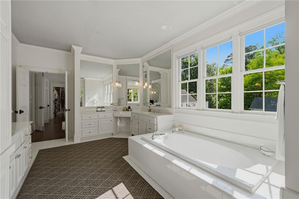 2820 Normandy Drive NW