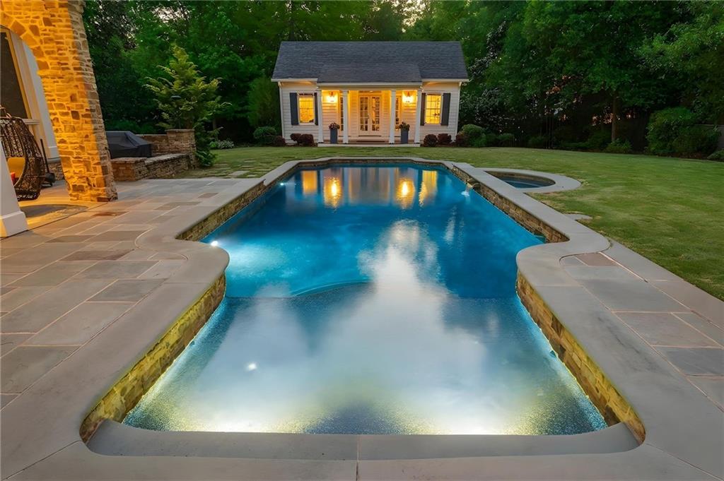 2820 Normandy Drive NW