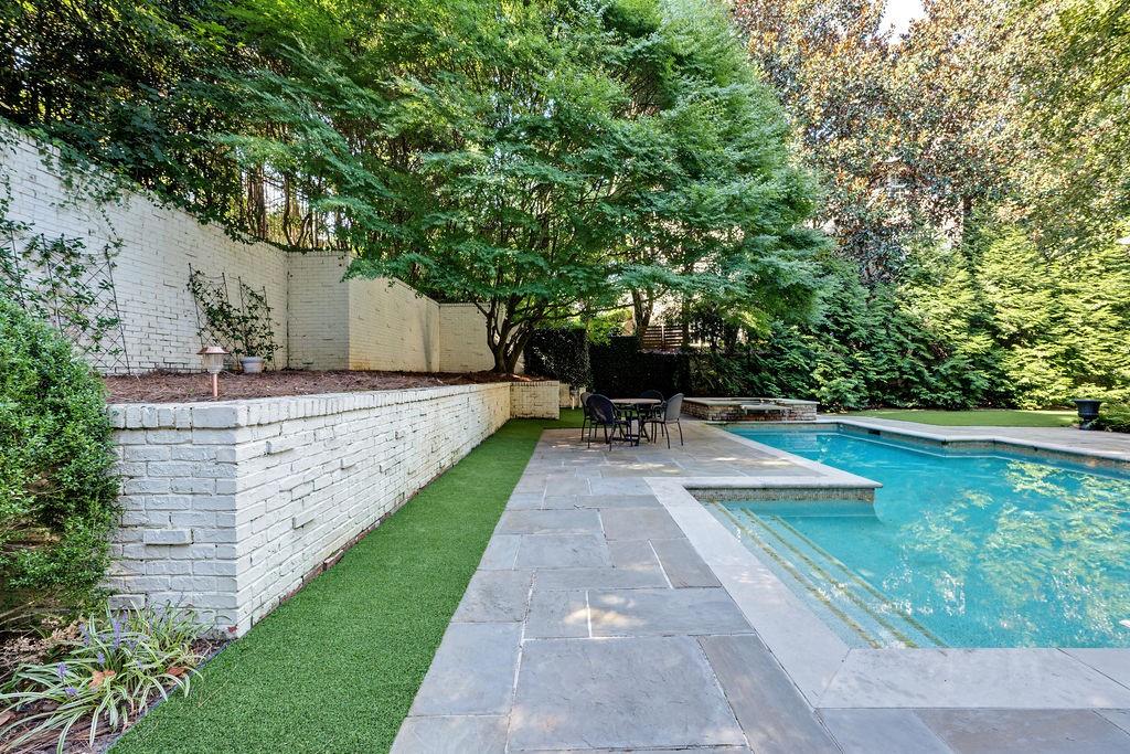 82 Blackland Road NW